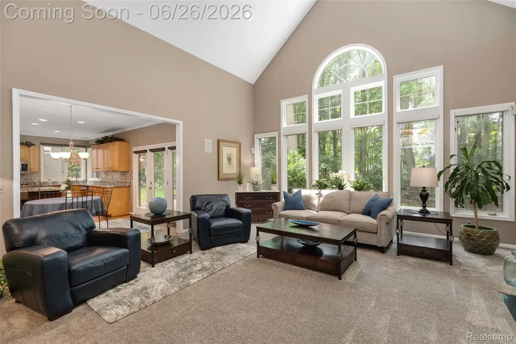 2176 Oakwood Drive Troy City MI 48085