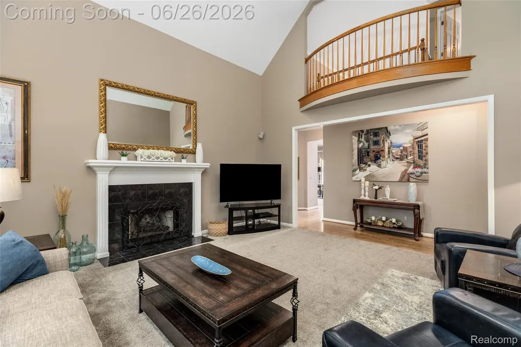 2176 Oakwood Drive Troy City MI 48085