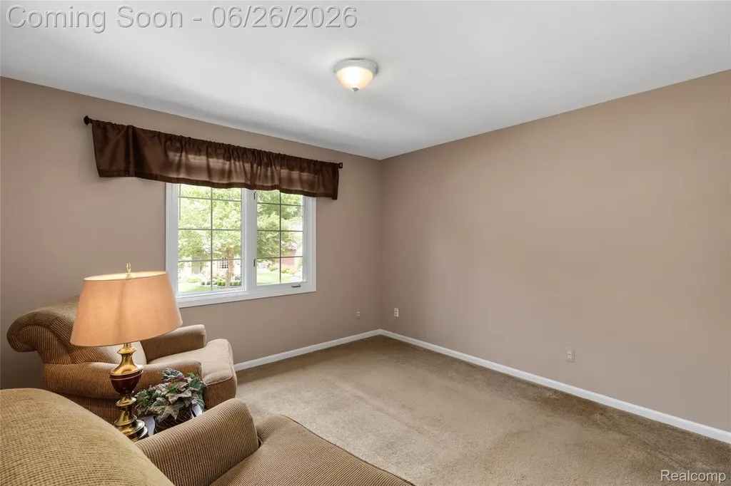 2176 Oakwood Drive Troy City MI 48085