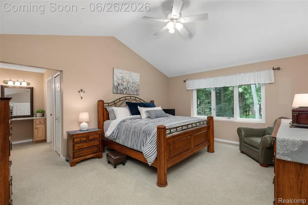 2176 Oakwood Drive Troy City MI 48085