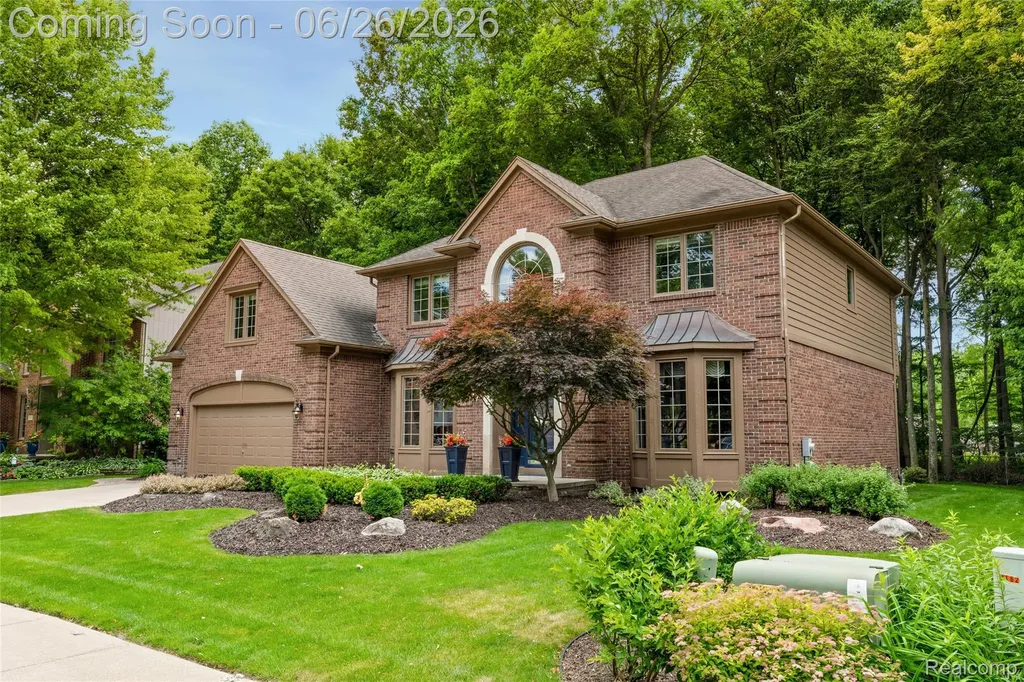 2176 Oakwood Drive Troy City MI 48085