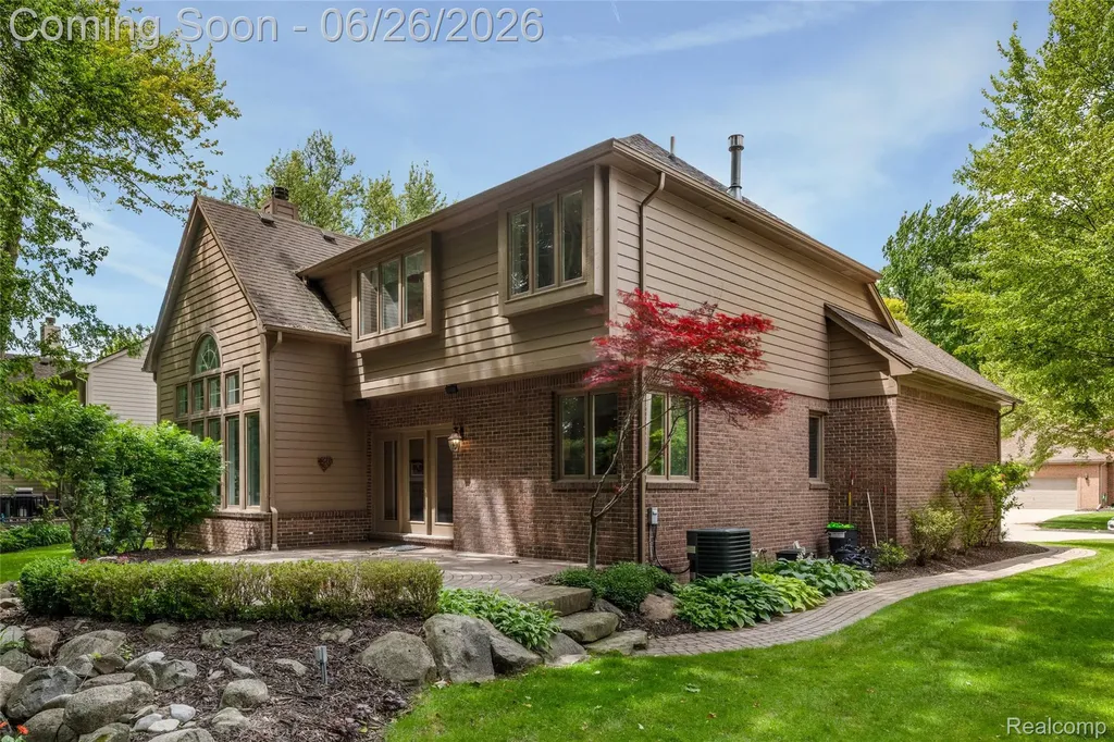 2176 Oakwood Drive Troy City MI 48085