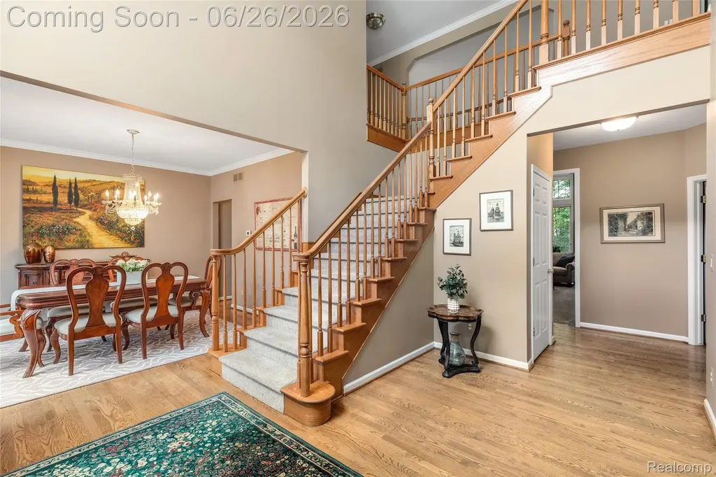 2176 Oakwood Drive Troy City MI 48085