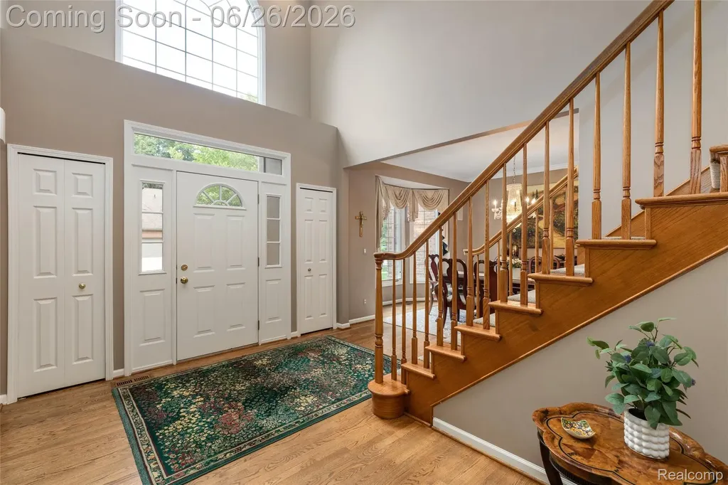 2176 Oakwood Drive Troy City MI 48085