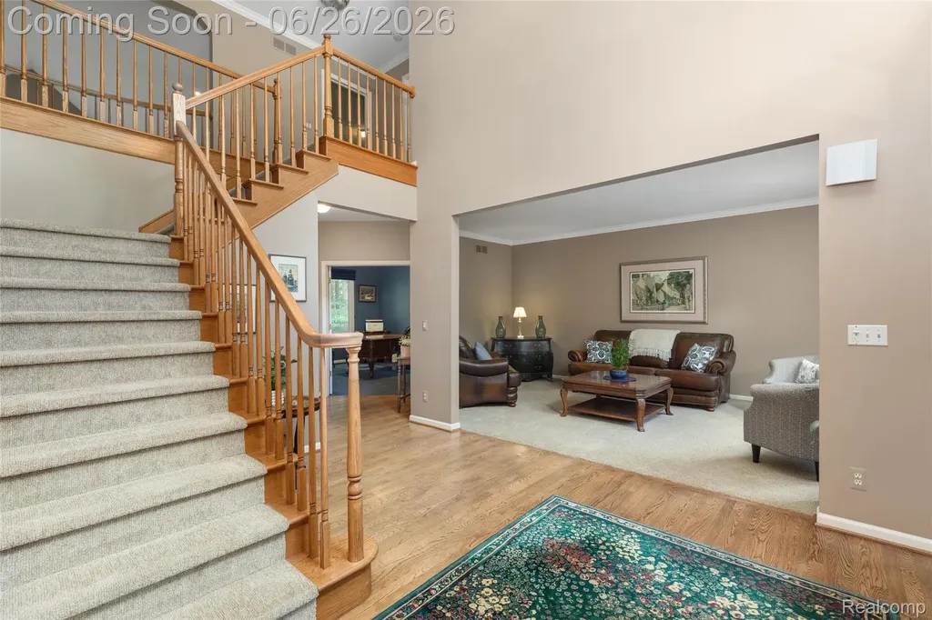 2176 Oakwood Drive Troy City MI 48085