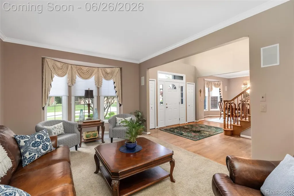 2176 Oakwood Drive Troy City MI 48085