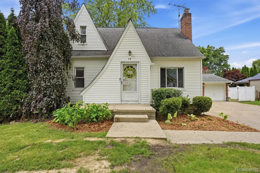 75 Preston Avenue Waterford Charter Township MI 48328