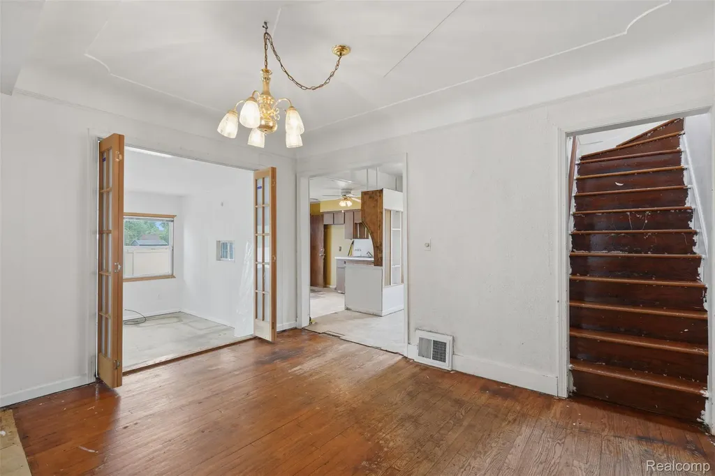 75 Preston Avenue Waterford Charter Township MI 48328