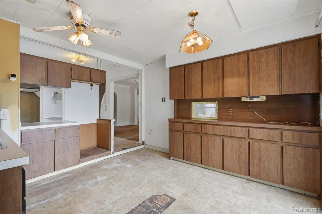 75 Preston Avenue Waterford Charter Township MI 48328