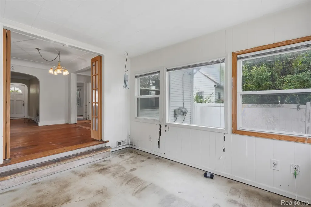 75 Preston Avenue Waterford Charter Township MI 48328