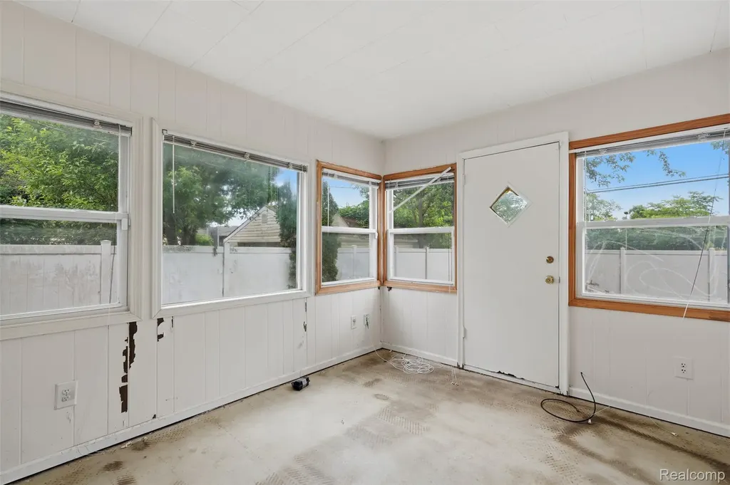 75 Preston Avenue Waterford Charter Township MI 48328