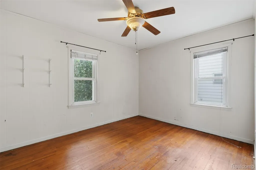 75 Preston Avenue Waterford Charter Township MI 48328