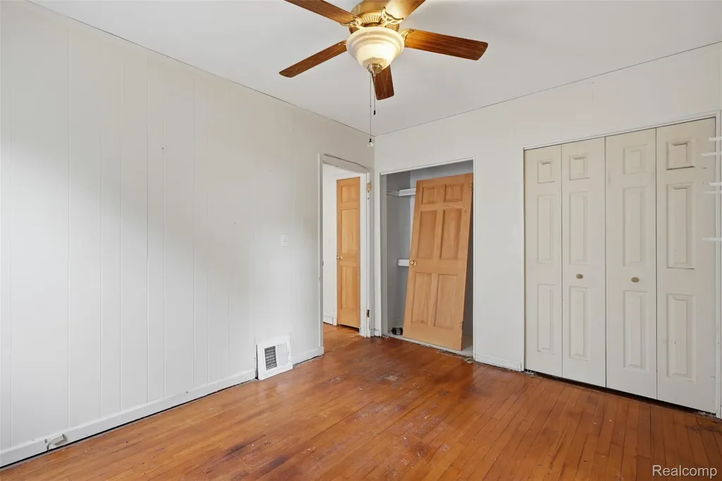 75 Preston Avenue Waterford Charter Township MI 48328