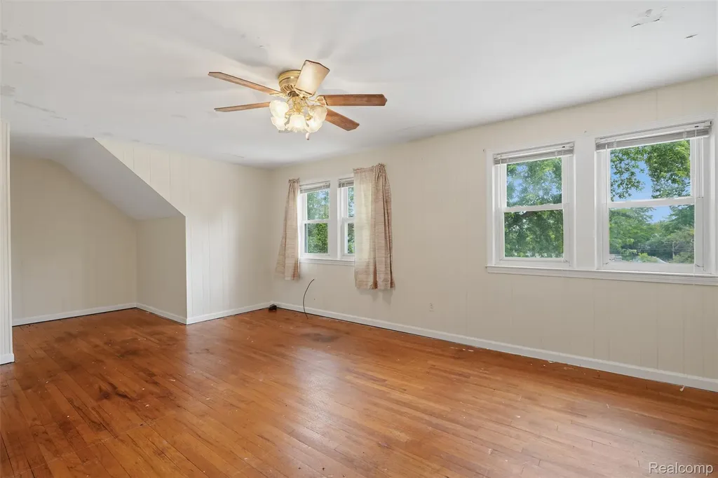 75 Preston Avenue Waterford Charter Township MI 48328
