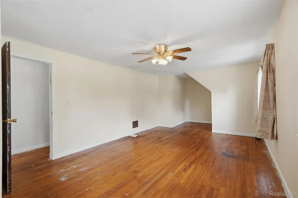 75 Preston Avenue Waterford Charter Township MI 48328