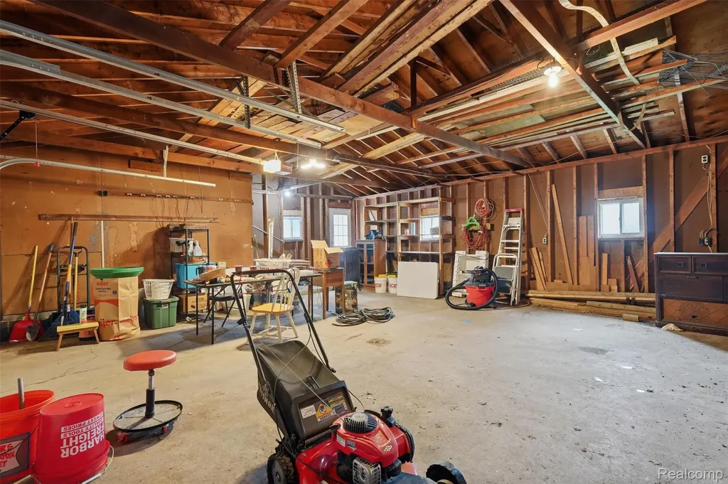 75 Preston Avenue Waterford Charter Township MI 48328