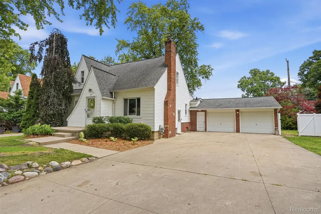 75 Preston Avenue Waterford Charter Township MI 48328