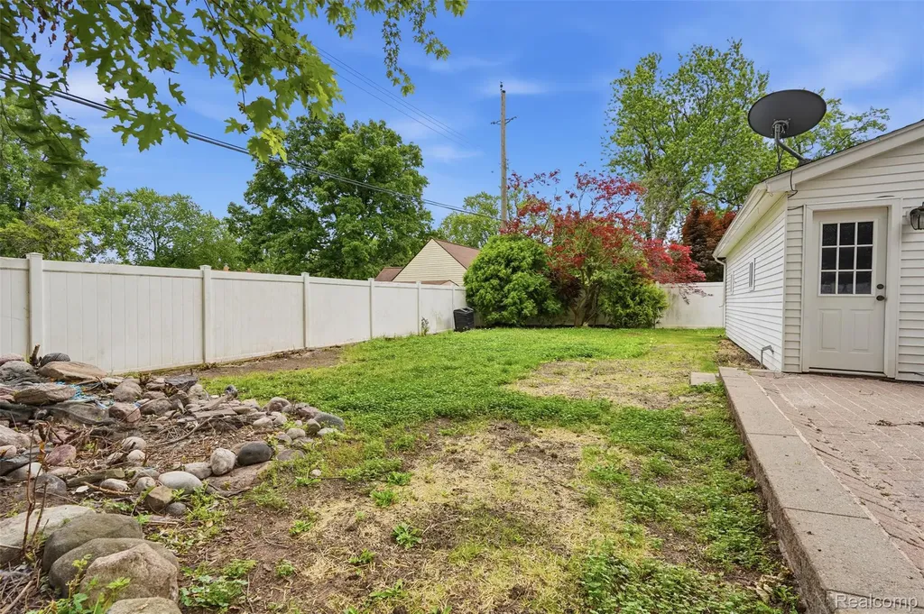 75 Preston Avenue Waterford Charter Township MI 48328