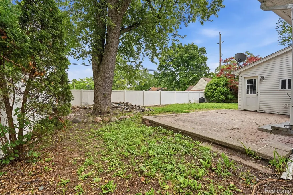 75 Preston Avenue Waterford Charter Township MI 48328