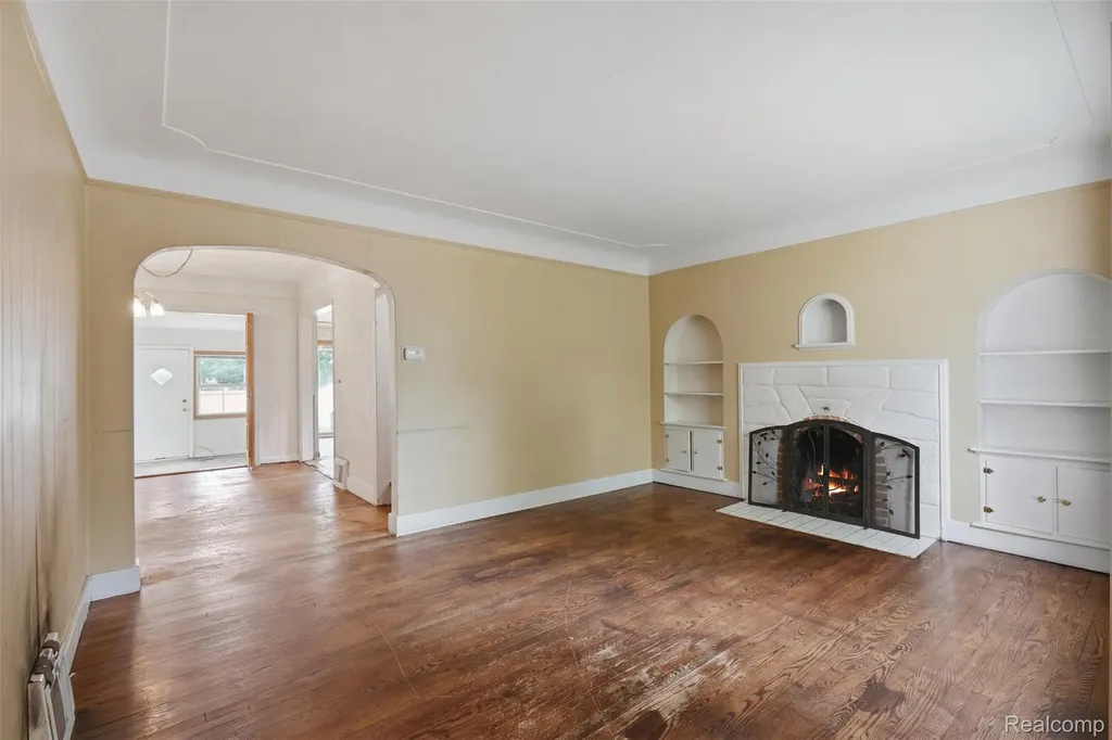75 Preston Avenue Waterford Charter Township MI 48328