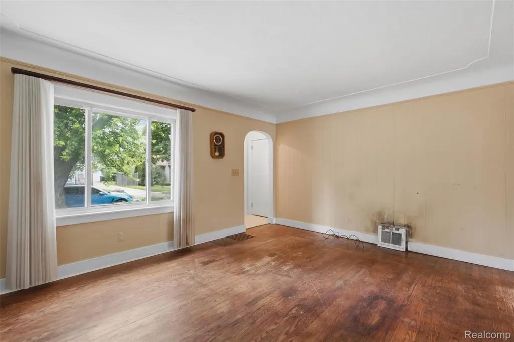 75 Preston Avenue Waterford Charter Township MI 48328
