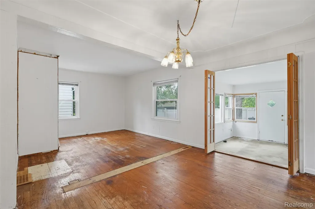 75 Preston Avenue Waterford Charter Township MI 48328