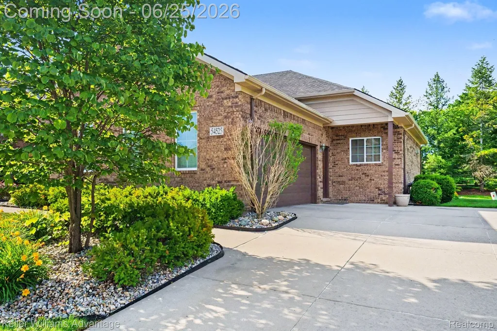 54525 Brentwood Drive Lyon Charter Township MI 48178