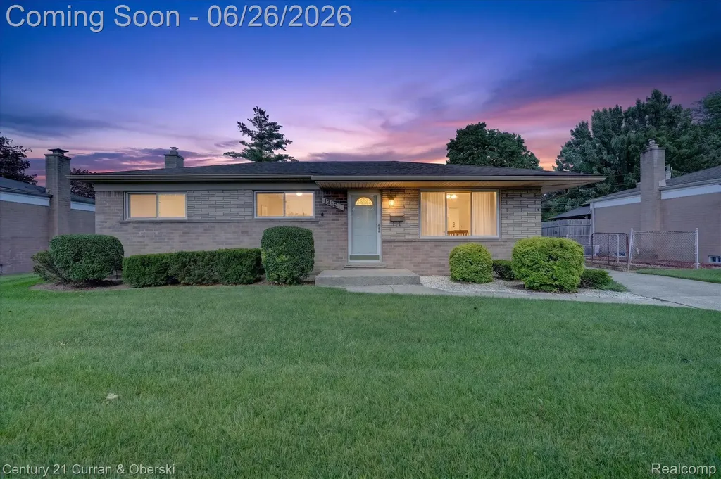 13321 Perry Circle Warren City MI 48088