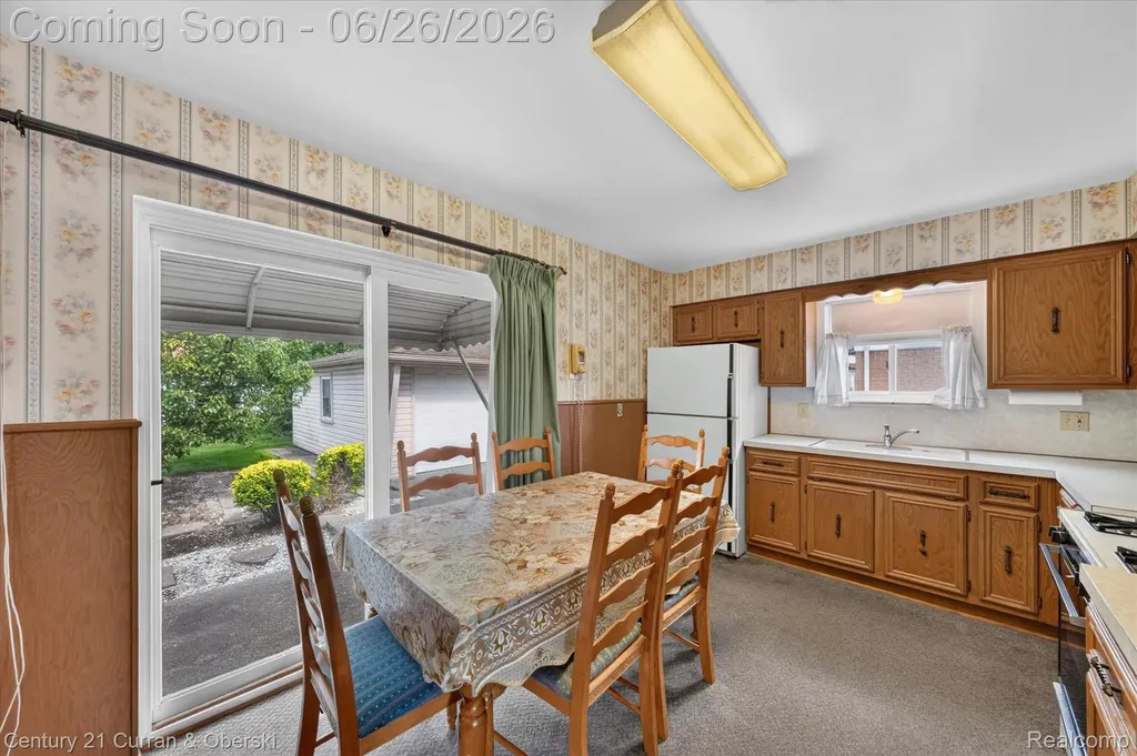 13321 Perry Circle Warren City MI 48088