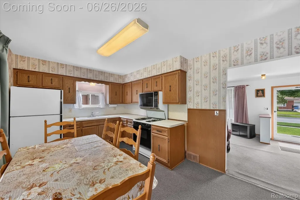 13321 Perry Circle Warren City MI 48088
