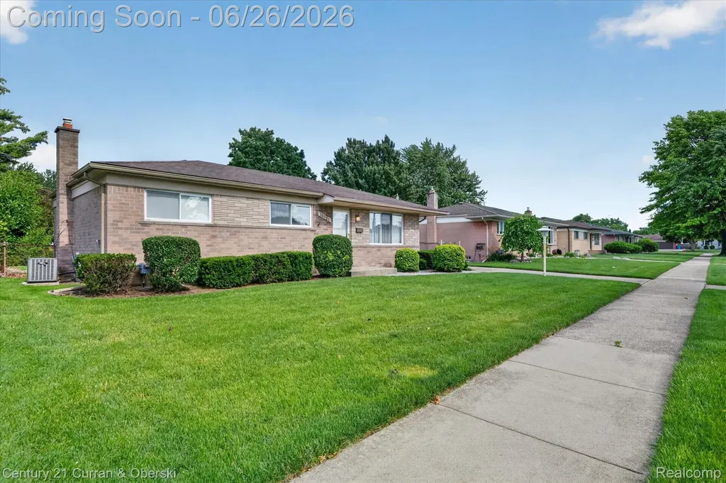 13321 Perry Circle Warren City MI 48088