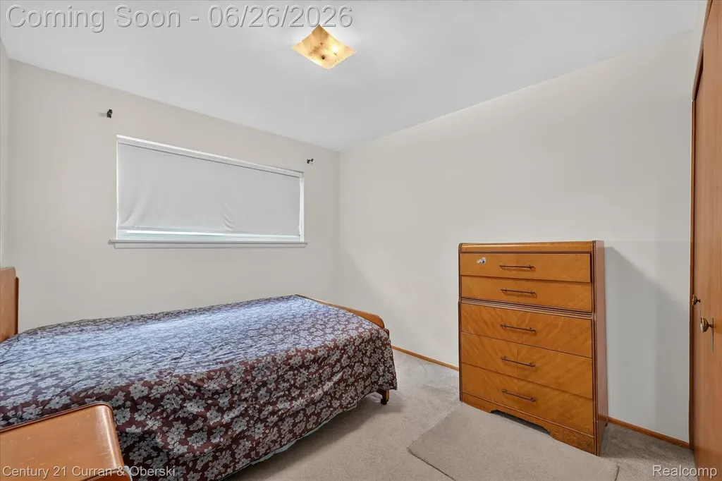 13321 Perry Circle Warren City MI 48088