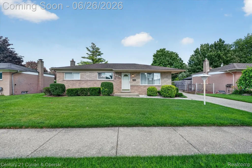 13321 Perry Circle Warren City MI 48088