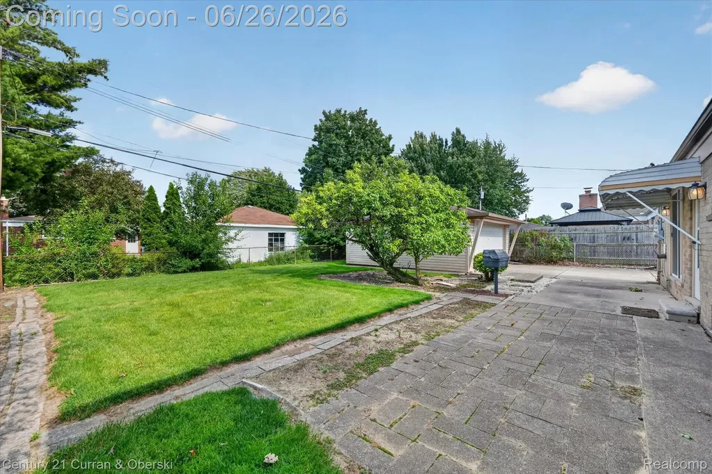 13321 Perry Circle Warren City MI 48088