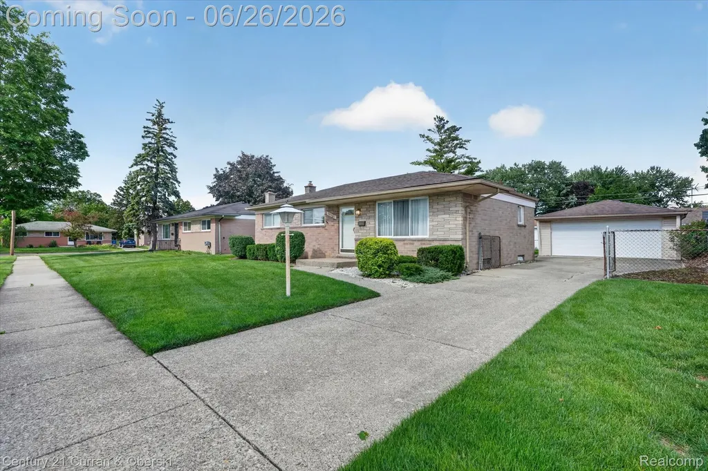 13321 Perry Circle Warren City MI 48088
