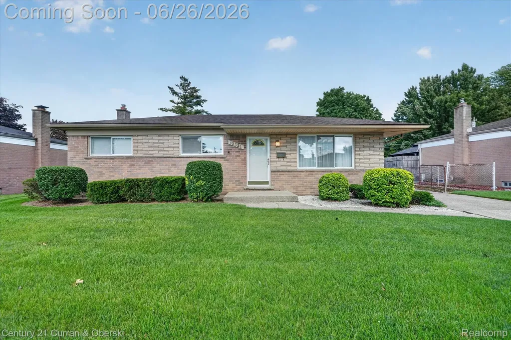 13321 Perry Circle Warren City MI 48088