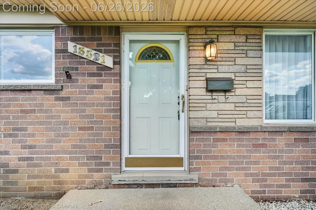 13321 Perry Circle Warren City MI 48088