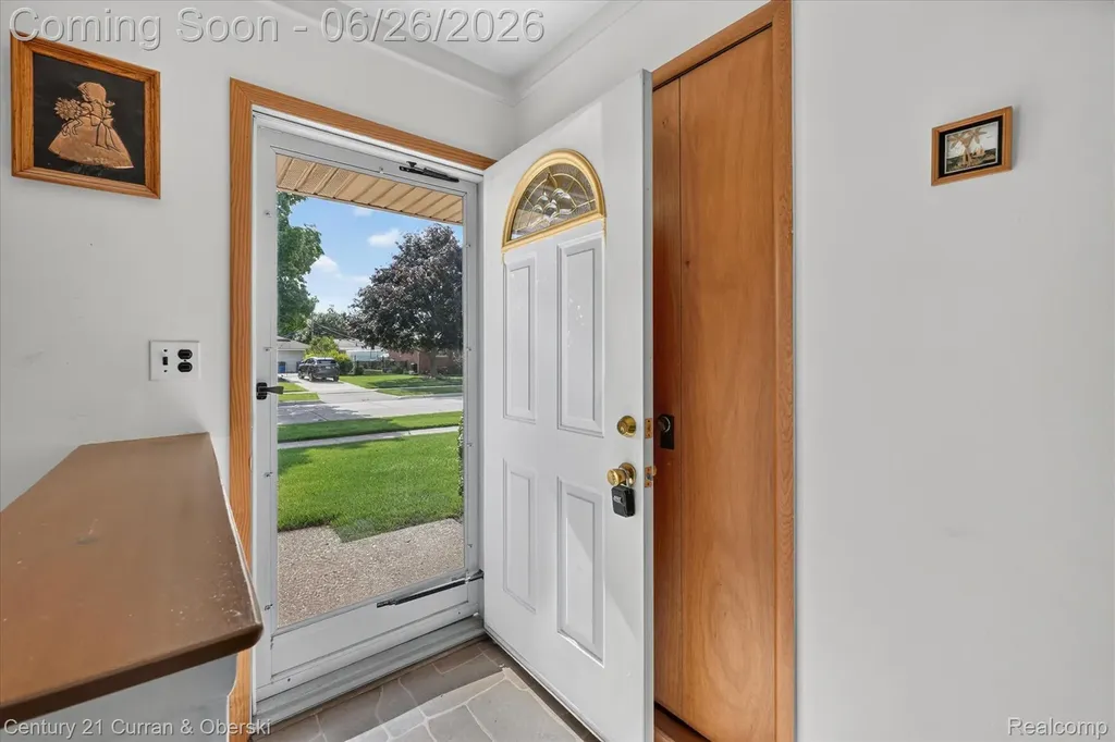13321 Perry Circle Warren City MI 48088