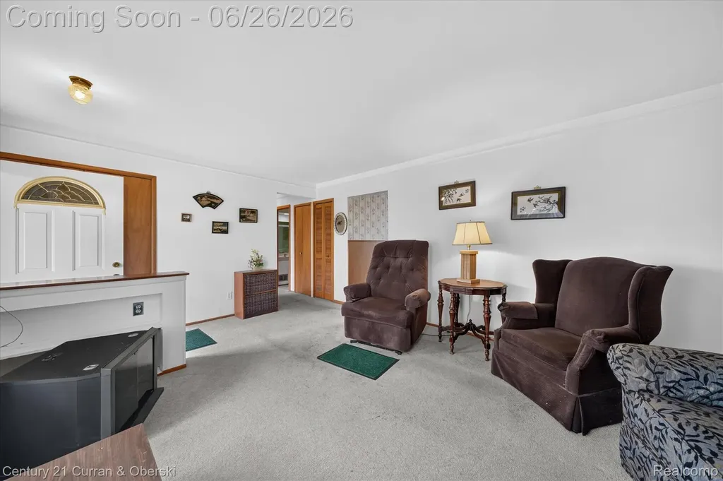 13321 Perry Circle Warren City MI 48088