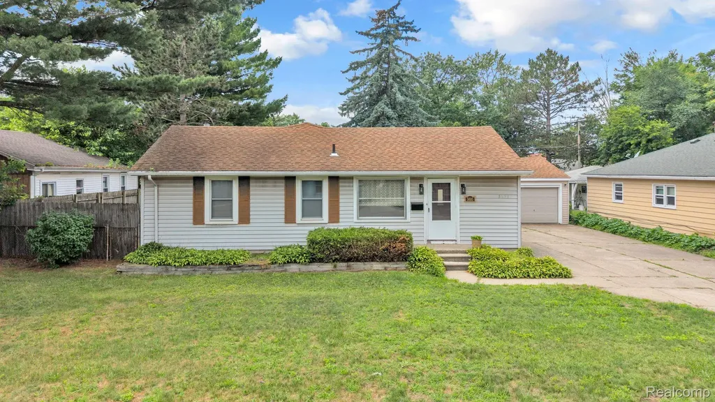 5693 Colonial Street Dearborn Heights City MI 48127