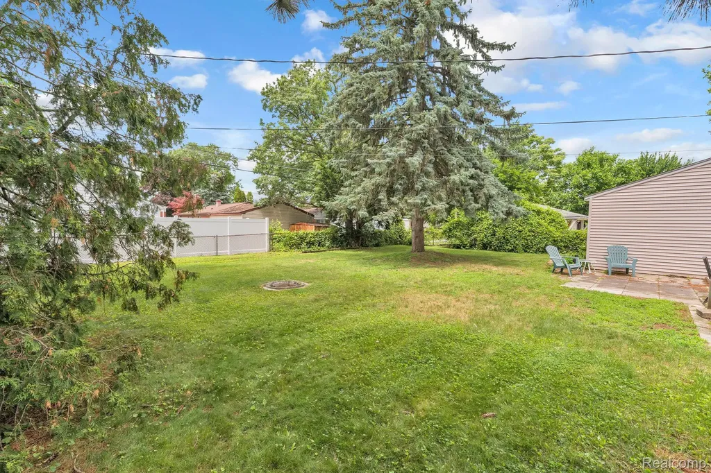 5693 Colonial Street Dearborn Heights City MI 48127