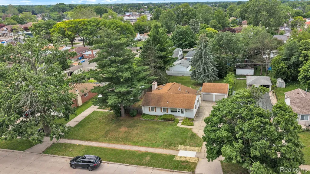 5693 Colonial Street Dearborn Heights City MI 48127