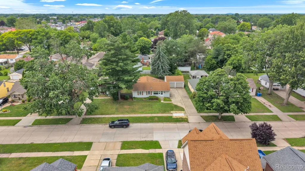 5693 Colonial Street Dearborn Heights City MI 48127