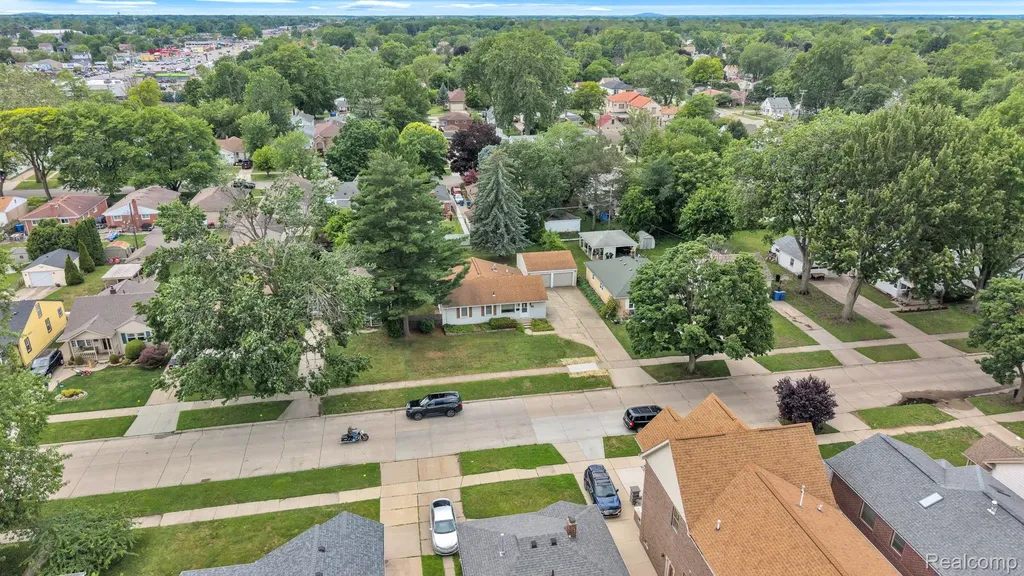 5693 Colonial Street Dearborn Heights City MI 48127