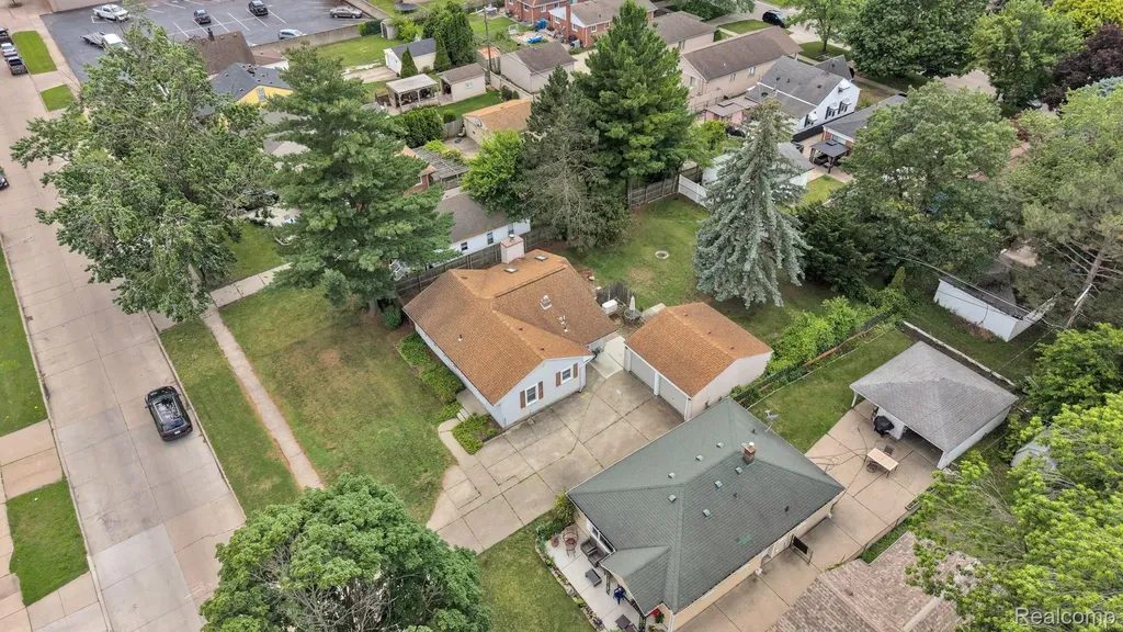 5693 Colonial Street Dearborn Heights City MI 48127