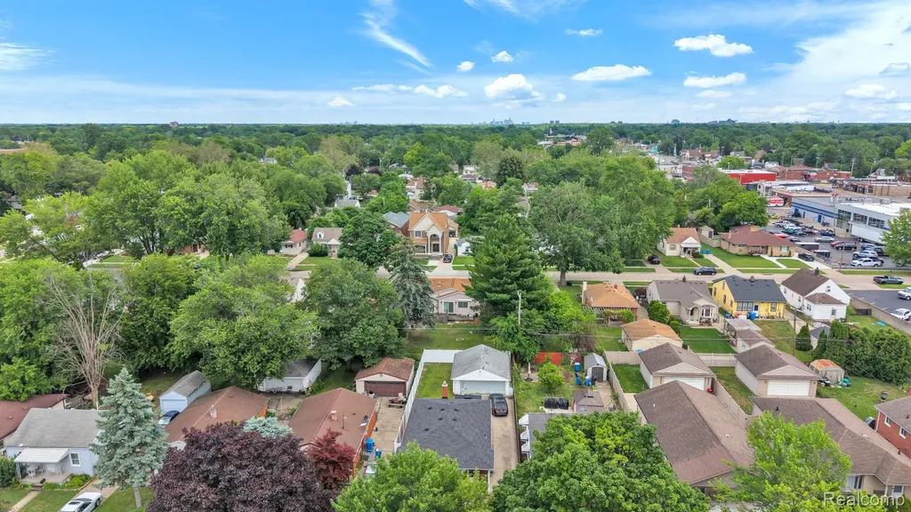 5693 Colonial Street Dearborn Heights City MI 48127