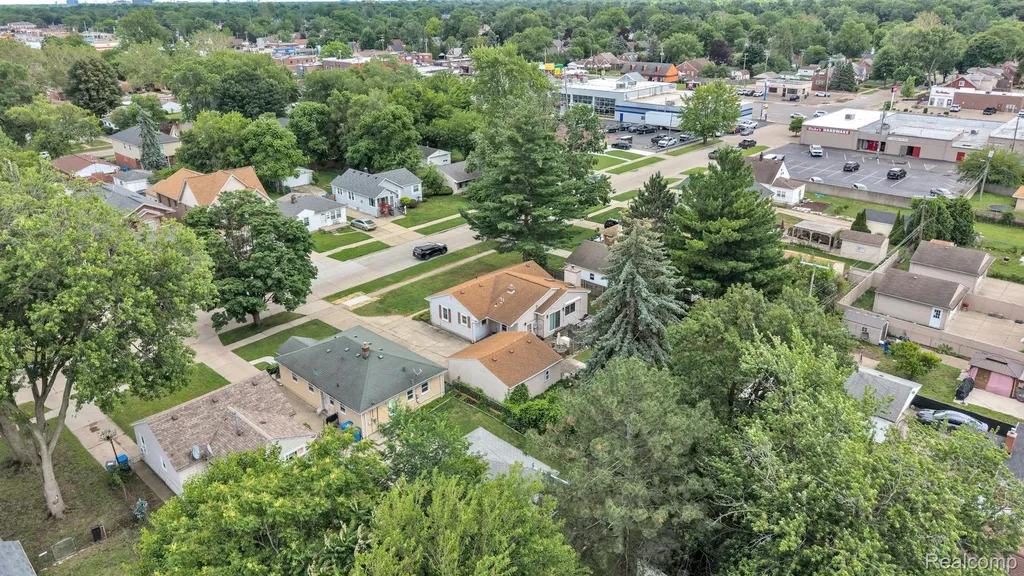 5693 Colonial Street Dearborn Heights City MI 48127