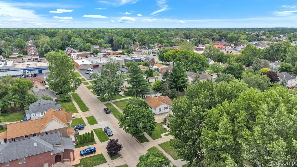 5693 Colonial Street Dearborn Heights City MI 48127