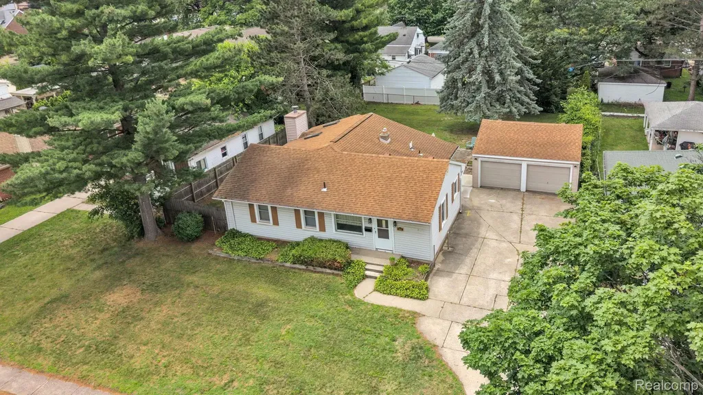 5693 Colonial Street Dearborn Heights City MI 48127