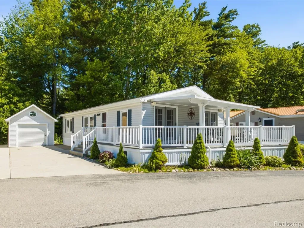 2545 Lakeshore Road Applegate Village MI 48401